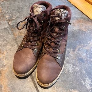 Tom’s women’s boot size 9